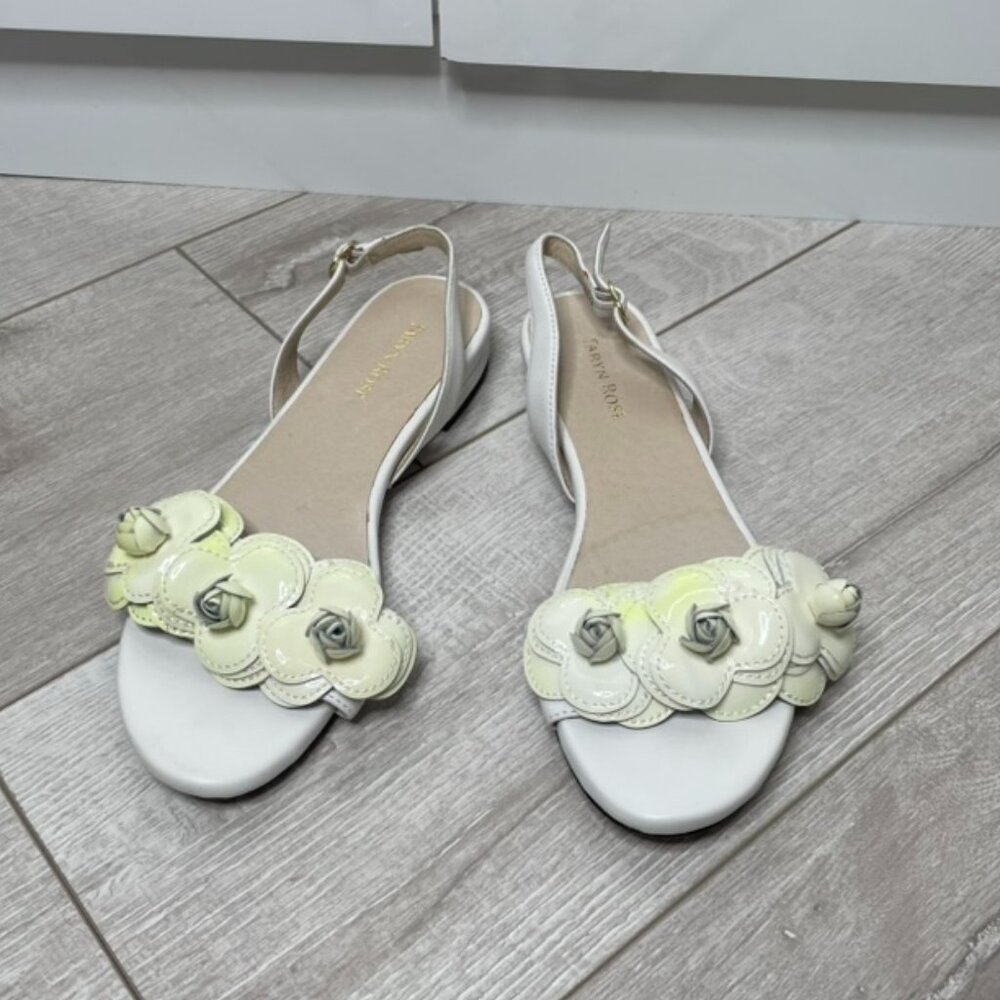 Taryn Rose - 8 - White Floral Sandals w/ Heel